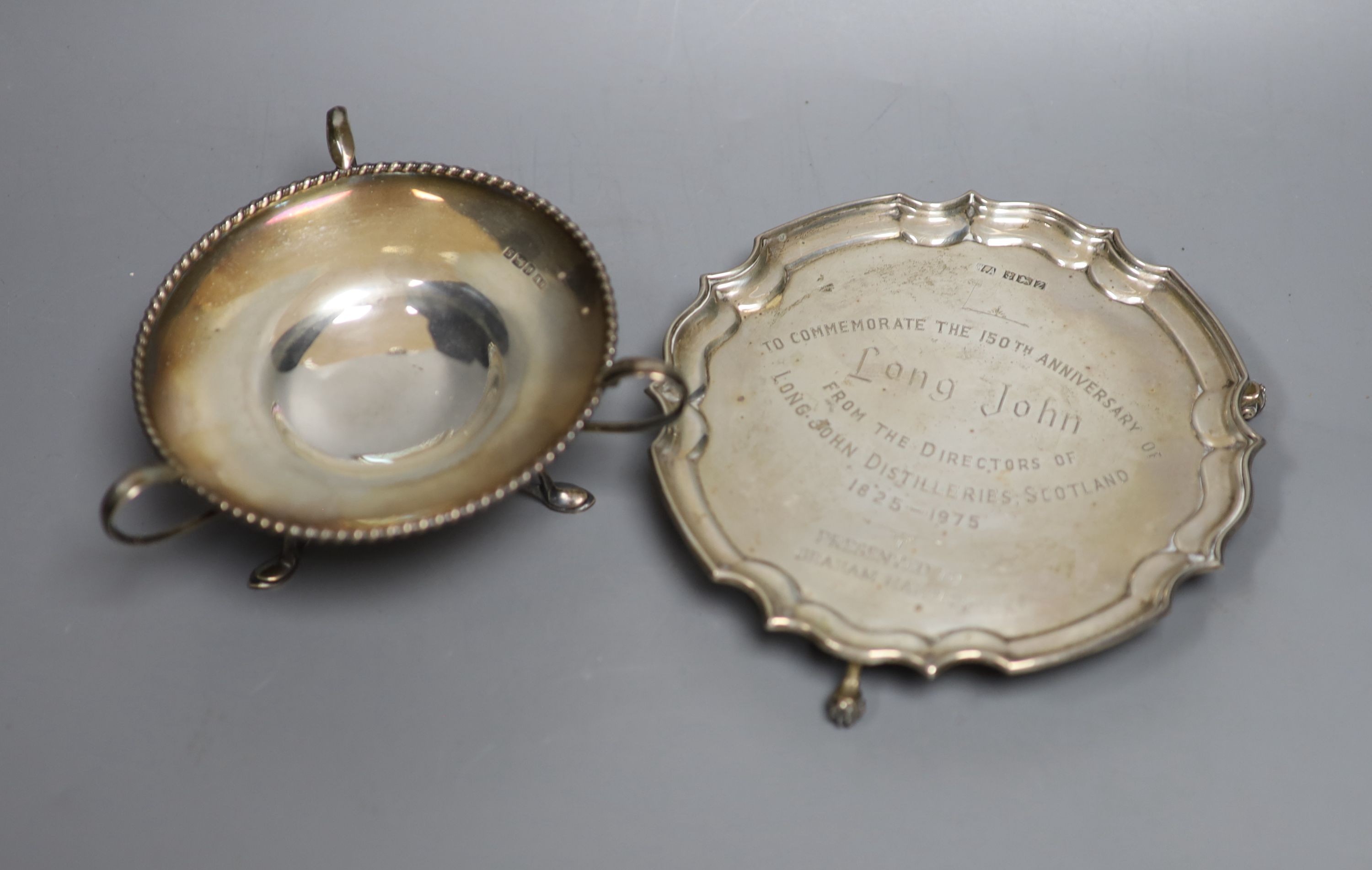 A modern silver presentation waiter, 15.5cm and a George V silver tri-handles bowl, 9oz.